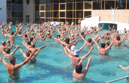 Ginnastica in acqua, utile e divertente