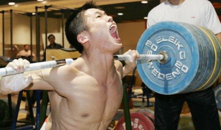Lo Squat rest-pause aumenta la forza e la massa muscolare