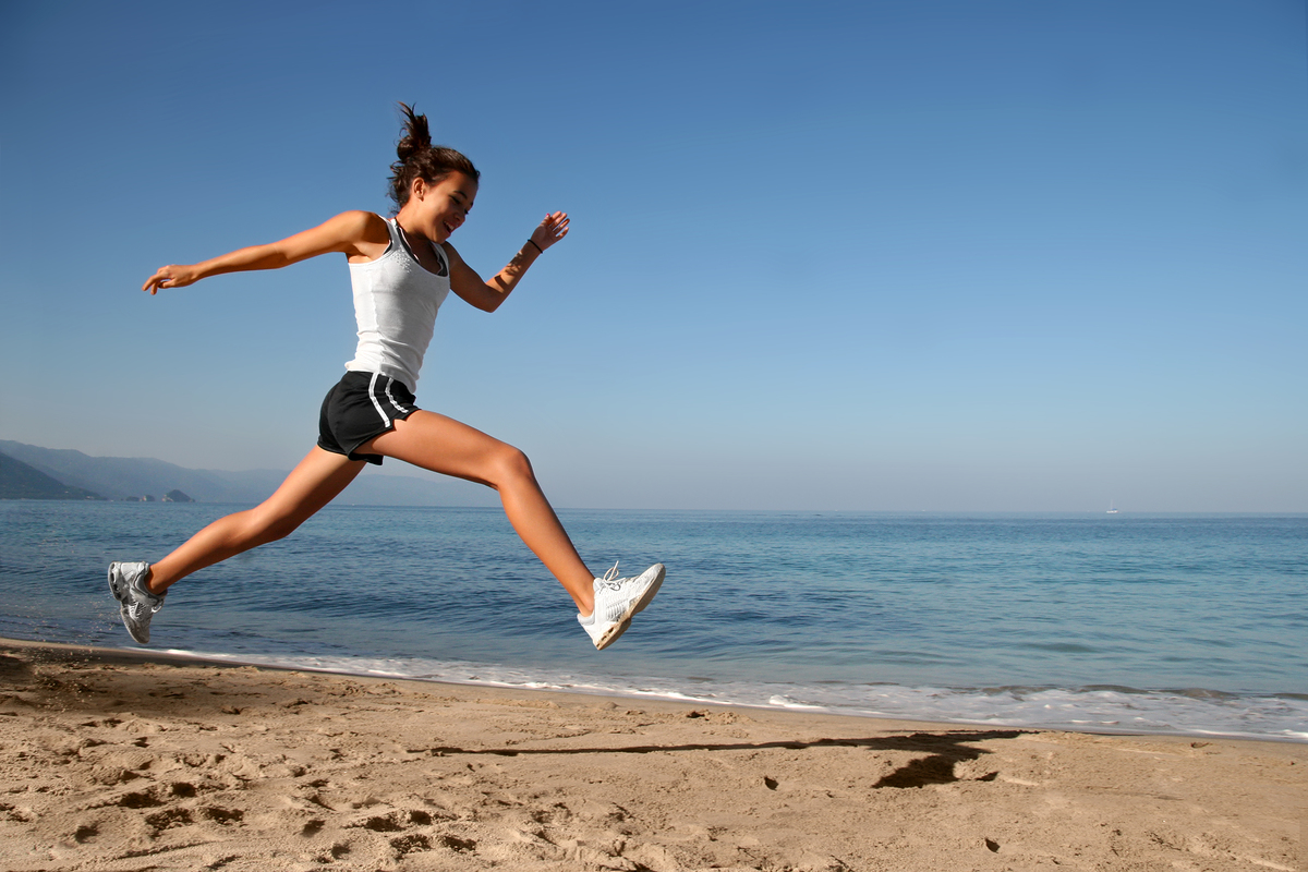 allenare le gambe in spiaggia