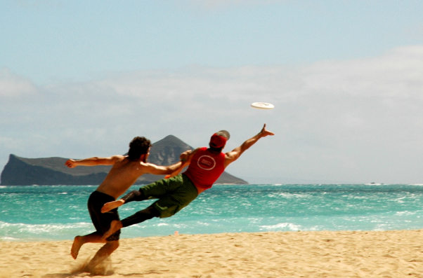 Il frisbee in spiaggia per giocare a Beach Ultimate