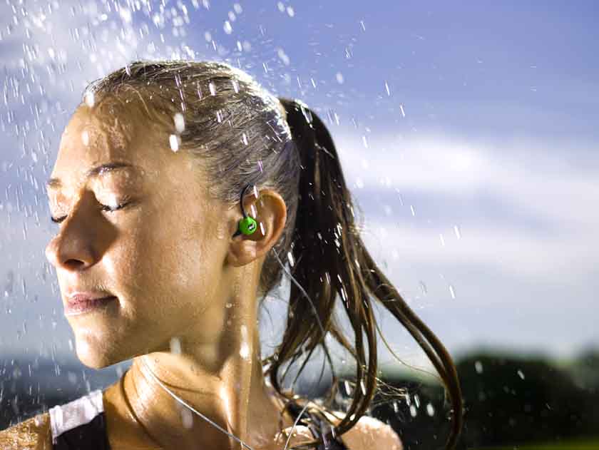 Lettori mp3 waterprooof per fare sport in spiaggia