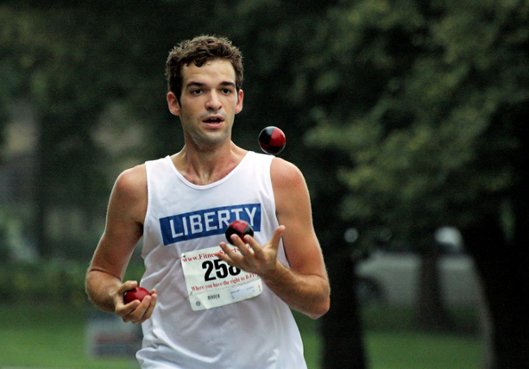 Joggling, l'arte del giocoliere nel jogging