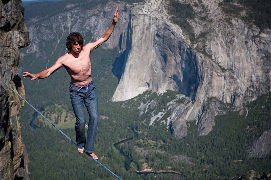 Slacklining, passeggiare sospesi su una fune