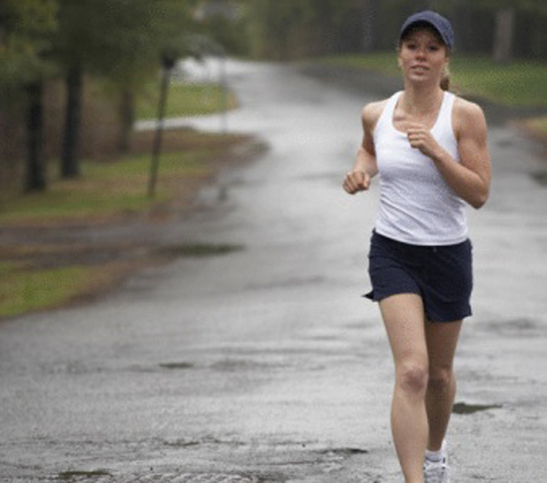 Correre sotto la pioggia aiuta il corpo e la mente