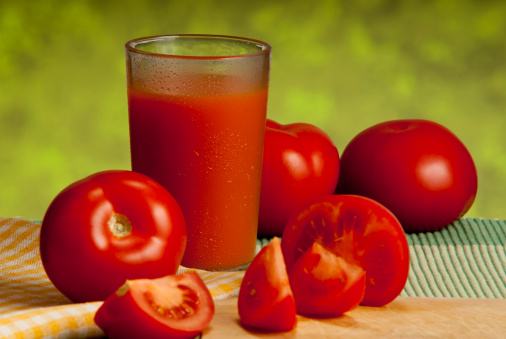 Cosa bere dopo l'allenamento? Il succo di pomodoro è meglio degli energy drink