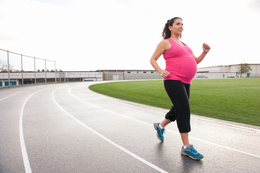 La ginnastica in gravidanza riduce la necessità di parti cesarei