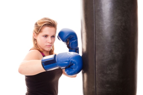 Come allenarsi a casa con il sacco da boxe