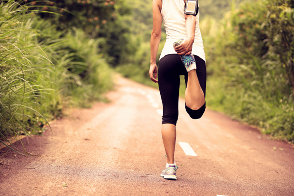 esercizi stretching mal di schiena quadricipite