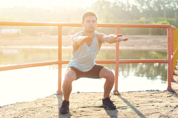 Allenamento bodyweight o con i pesi, vantaggi e svantaggi