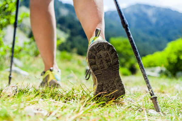 Nordic walking, i vantaggi per le spalle