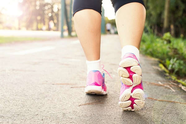 Camminata veloce: praticarla al meglio per ricominciare a mettersi in forma
