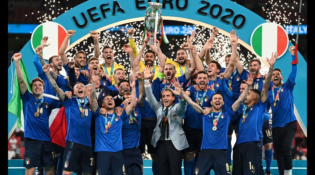 L’Italia conquista la coppa Europea: in alto il tricolore