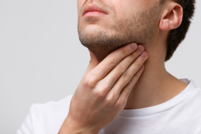Placche alla gola: come riconoscerle e quando fare un controllo 