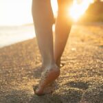 camminare in spiaggia